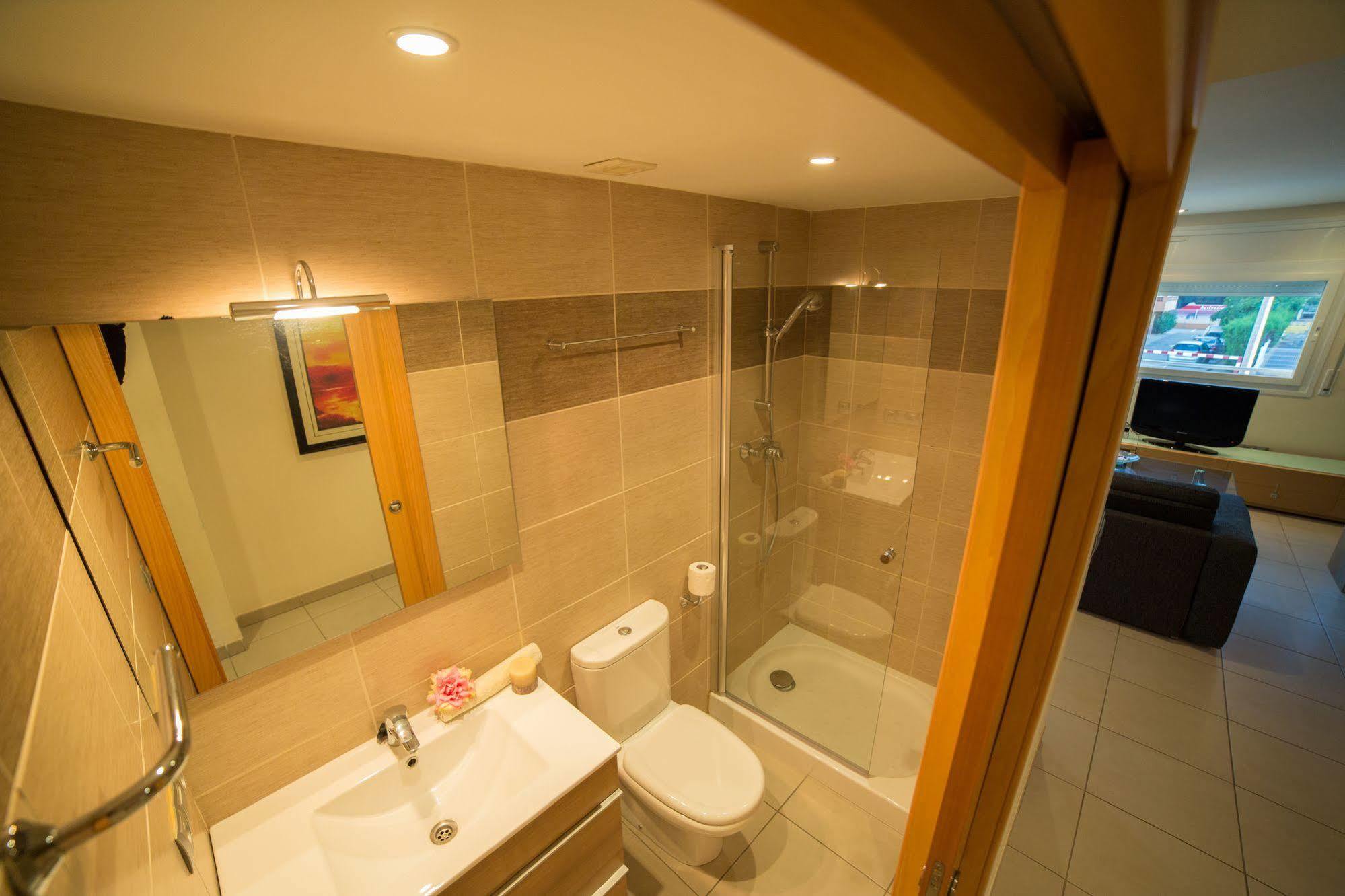 Agi Drugstore Apartments โรเซส ภายนอก รูปภาพ