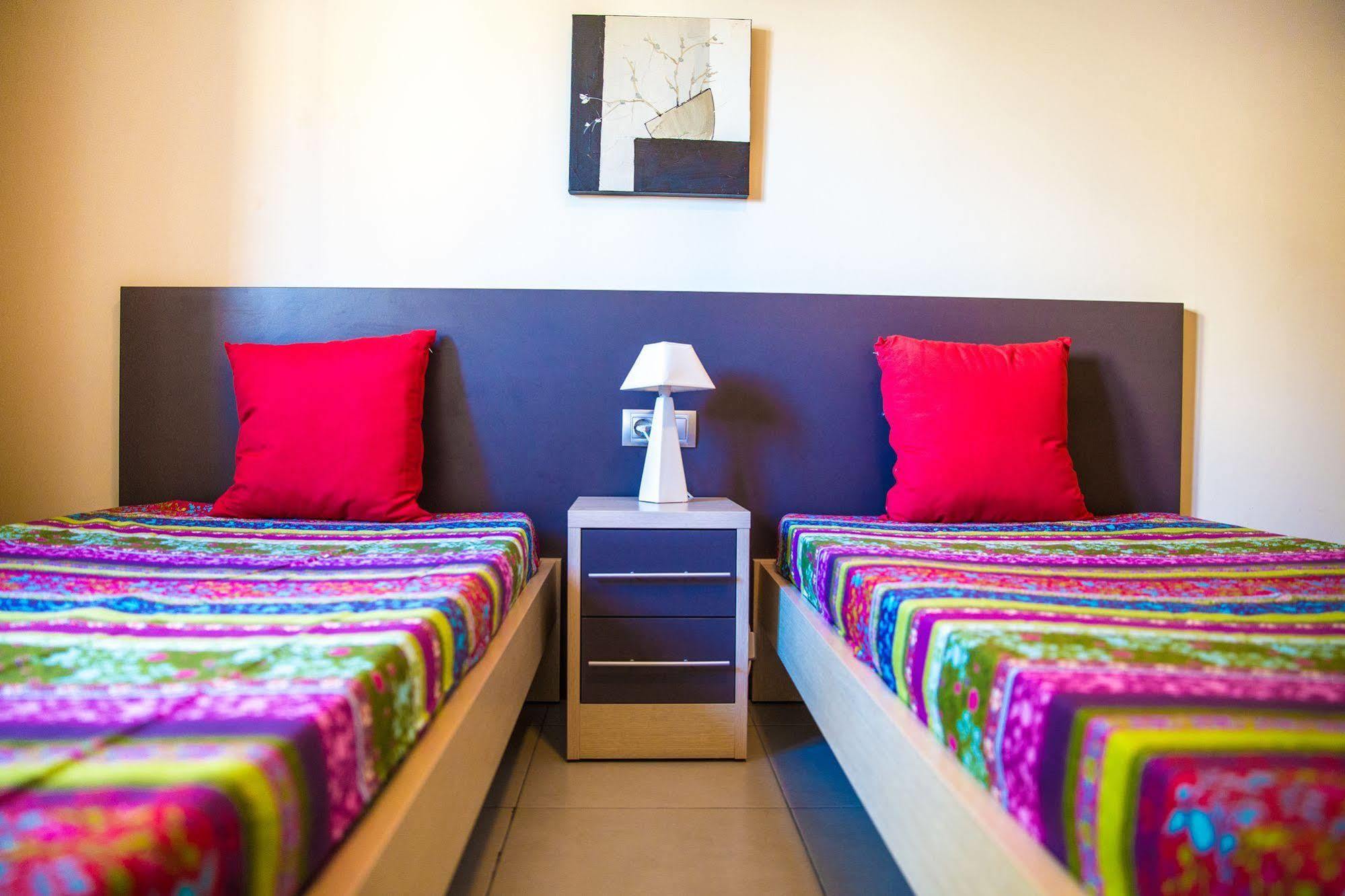 Agi Drugstore Apartments โรเซส ภายนอก รูปภาพ